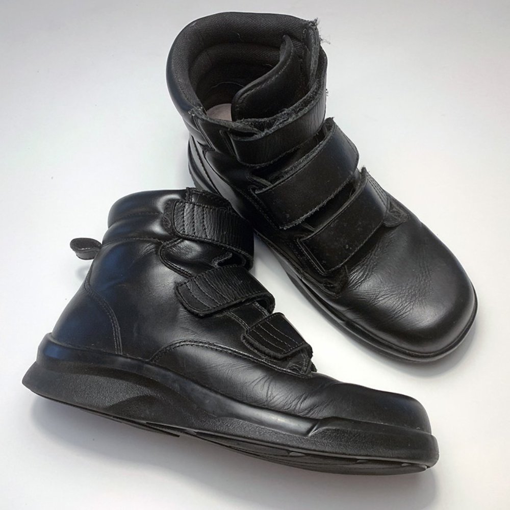 Apex Men's Biomechanical triple-strap leather work boot in black
